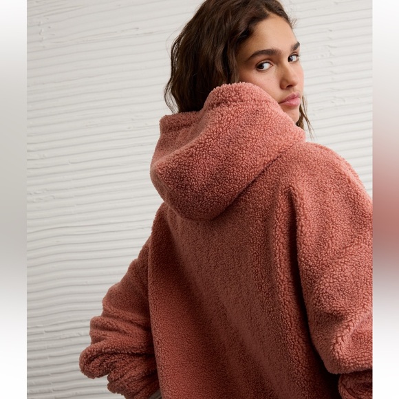 American Eagle Outfitters Sweaters - [American Eagle] NWT HARD TO FIND Sherpa Fleece Hoodie